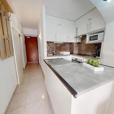 60 M2,piscine, Commerce Lägenhet