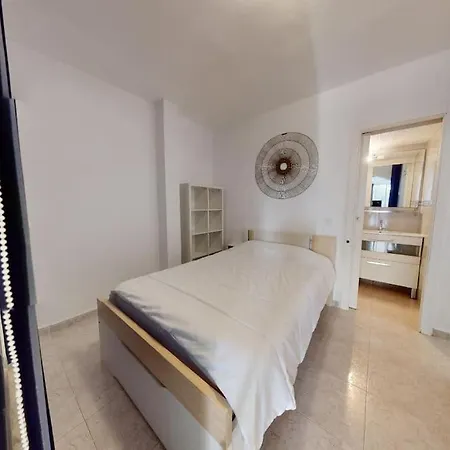 60 M2,piscine, Commerce Lägenhet *